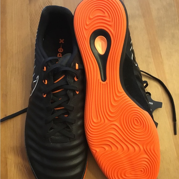 new men's size 9.5 Nike tiempo x Lunar Legend 7 Pro IC/indoor court - AH7246 080 - Picture 9 of 9